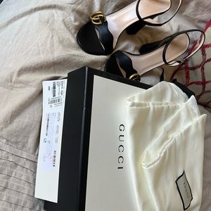 Size 37 black leather authentic Gucci sandal